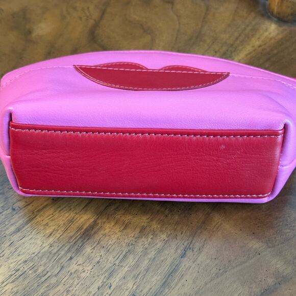 Ili New York Pink and Red Lip Design Women's Leather Cosmetic Bag EUC - Picture 5 of 8